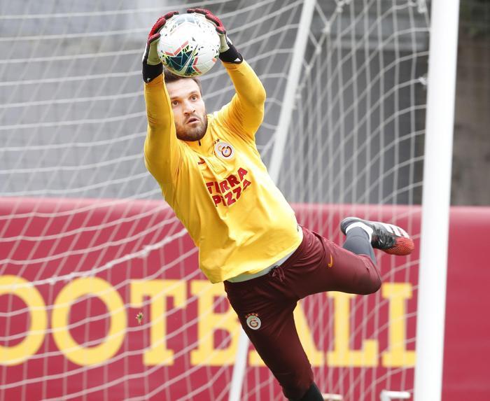 Galatasaray sahaya indi Eldivenli antrenman...