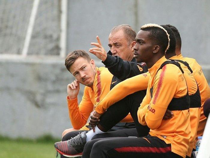 Galatasarayda sıcak saatler... Fatih Terimden flaş karar
