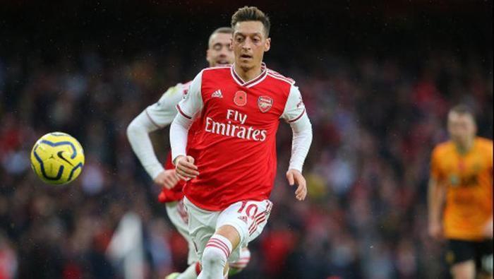 Mesut Özil-------------Fenerbahçe