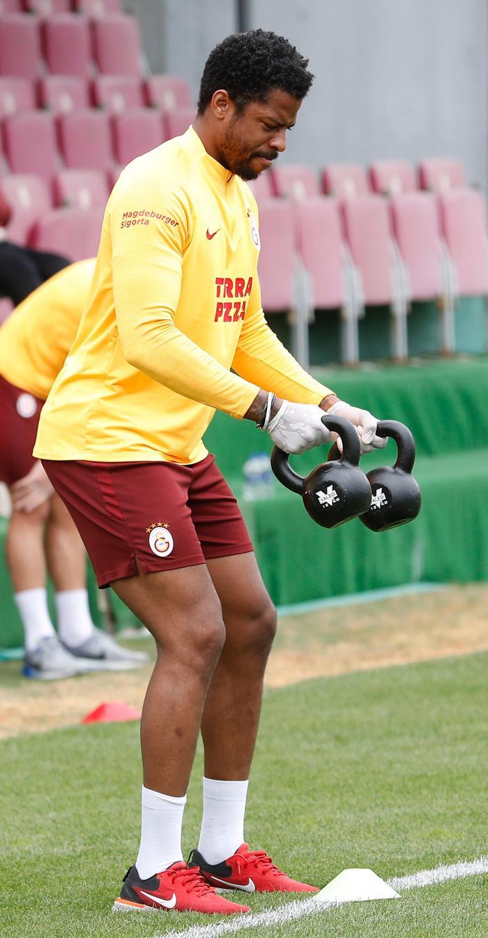 Galatasaray sahaya indi Eldivenli antrenman...