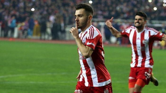 Emre Kılınç--------------Galatasaray/Beşiktaş