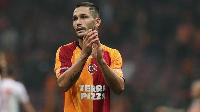 Galatasarayda sıcak saatler... Fatih Terimden flaş karar