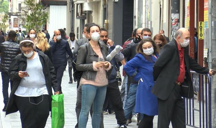 Uyarıya rağmen İstiklal Caddesi bugün de yoğun
