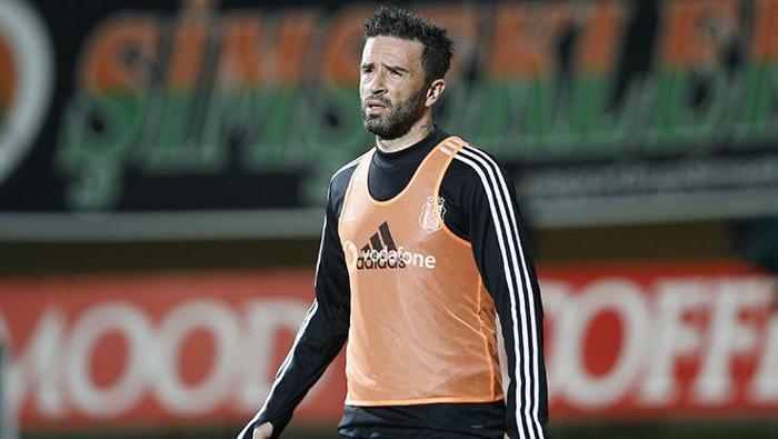 Gökhan Gönül-----------Fenerbahçe