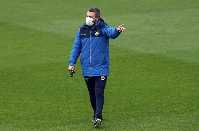 Fenerbahçede çalışmalar devam ediyor Sosyal mesafe kuralı...