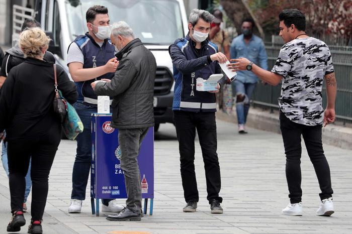 Uyarıya rağmen İstiklal Caddesi bugün de yoğun