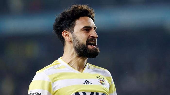 Emre Belözoğlu devrede Fenerbahçe ile Beşiktaş arasında transfer hesapları