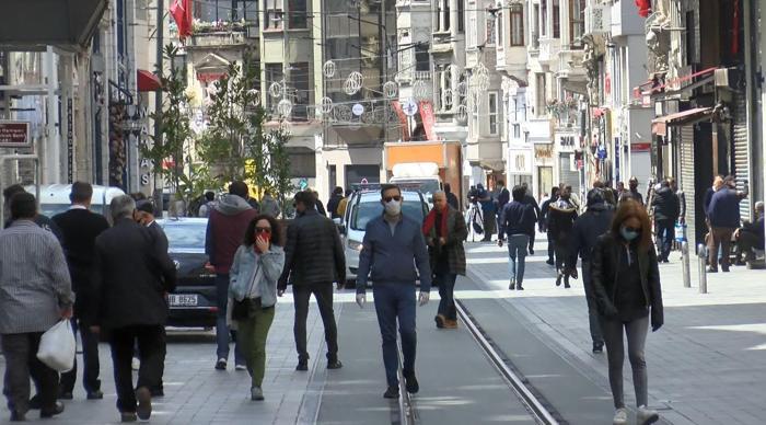 Uyarıya rağmen İstiklal Caddesi bugün de yoğun