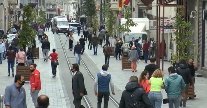 Uyarıya rağmen İstiklal Caddesi bugün de yoğun