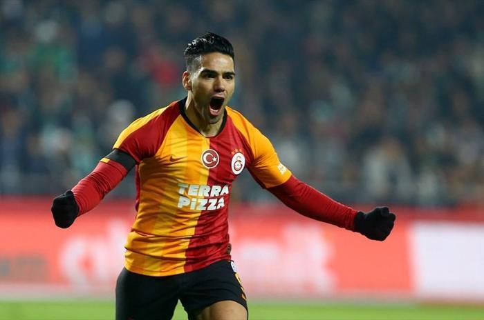 Galatasarayda sıcak saatler... Fatih Terimden flaş karar