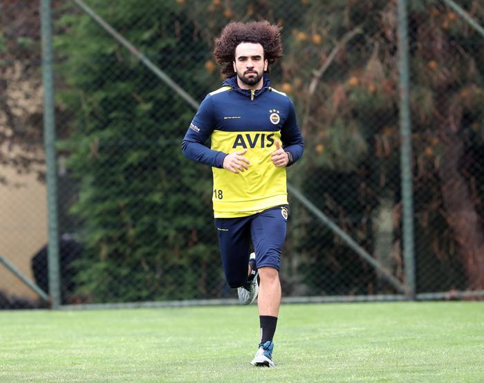 Fenerbahçede çalışmalar devam ediyor Sosyal mesafe kuralı...