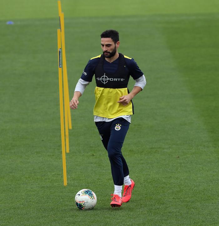 Fenerbahçede çalışmalar devam ediyor Sosyal mesafe kuralı...