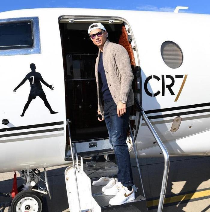 Cristiano Ronaldo karantina süresini doldurdu, Portekizden İtalyaya uçtu