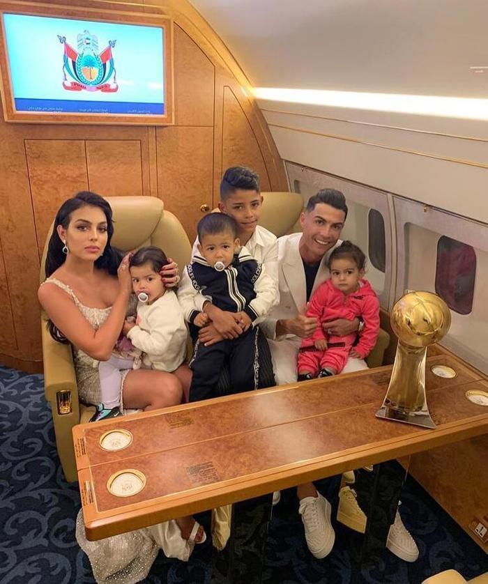 Cristiano Ronaldo karantina süresini doldurdu, Portekizden İtalyaya uçtu
