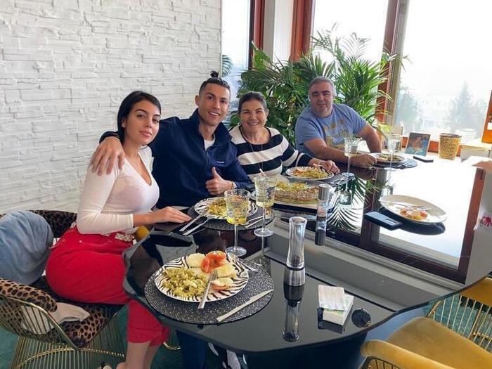 Cristiano Ronaldo karantina süresini doldurdu, Portekizden İtalyaya uçtu
