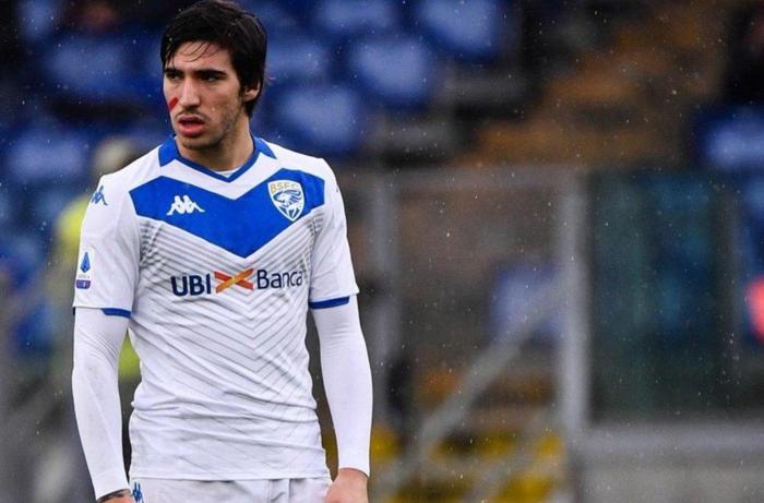 Kim bu 19 yaşındaki Sandro Tonali Herkes onu konuşuyor