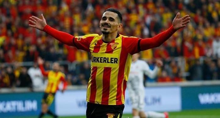 Trabzonspordan Galatasaraya transfer çalımı Anlaşma yakın...