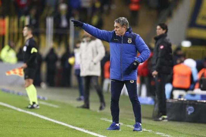 Ersun Yanal Instagram canlı yayınında konuştu: Galatasarayın UEFA Kupası...
