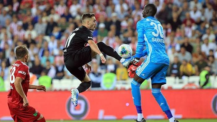Sivasspor kalecisi Samassa hastaneye kaldırıldı