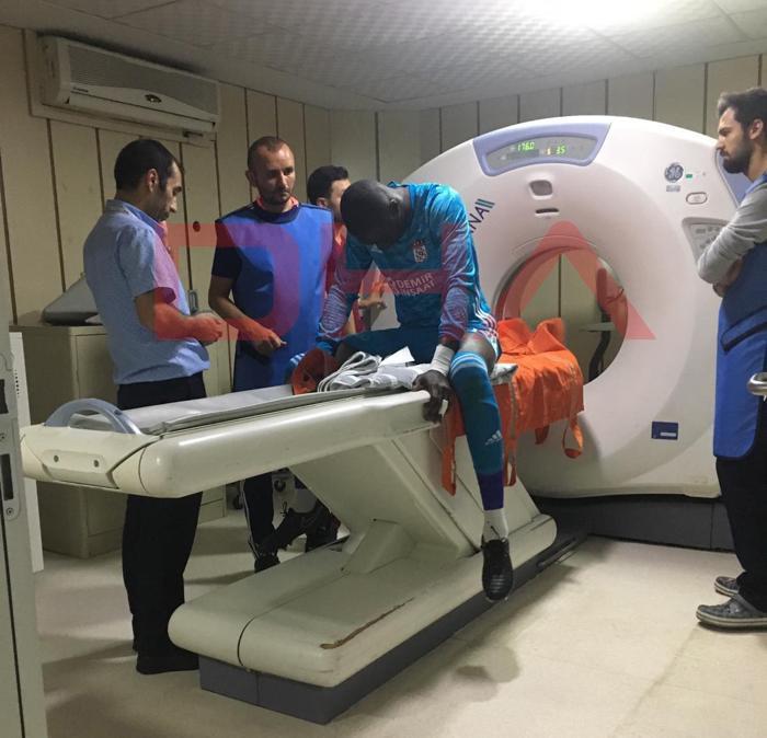 Sivasspor kalecisi Samassa hastaneye kaldırıldı