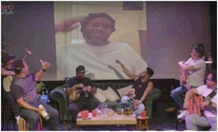 Ronaldinho ev hapsinde canlı yayına katıldı