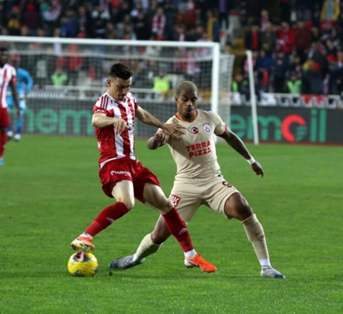 Son dakika | Galatasaray, Mert Hakanla anlaştı İşte giyeceği forma...
