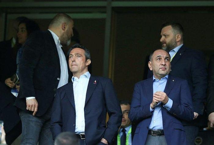 Yıldız futbolcu indirimi kabul etmedi Fenerbahçeden ayrılıyor