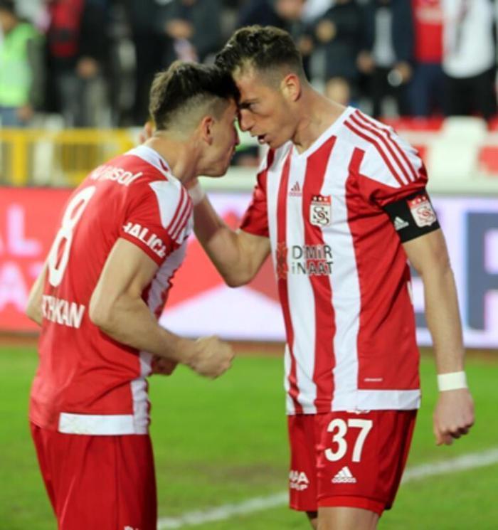 Son dakika | Galatasaray, Mert Hakanla anlaştı İşte giyeceği forma...