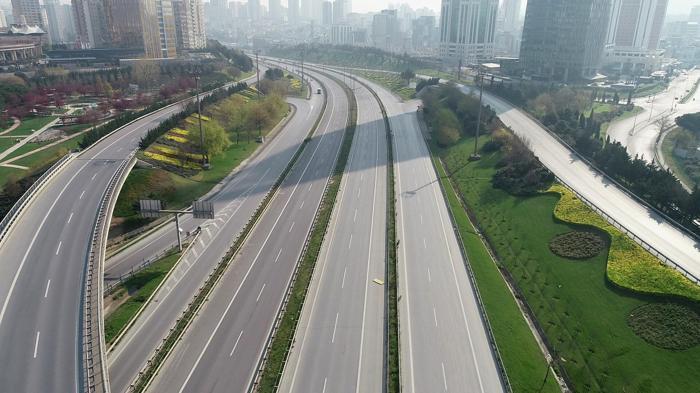 Sokağa çıkma yasağının ardından İstanbulda tarihi görüntüler