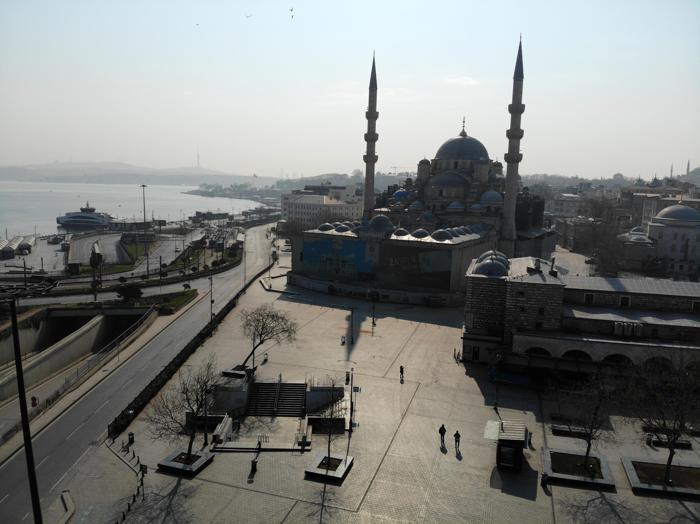 Sokağa çıkma yasağının ardından İstanbulda tarihi görüntüler