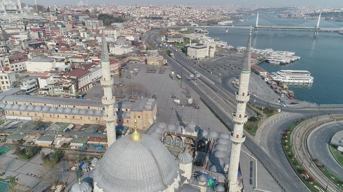 Sokağa çıkma yasağının ardından İstanbulda tarihi görüntüler