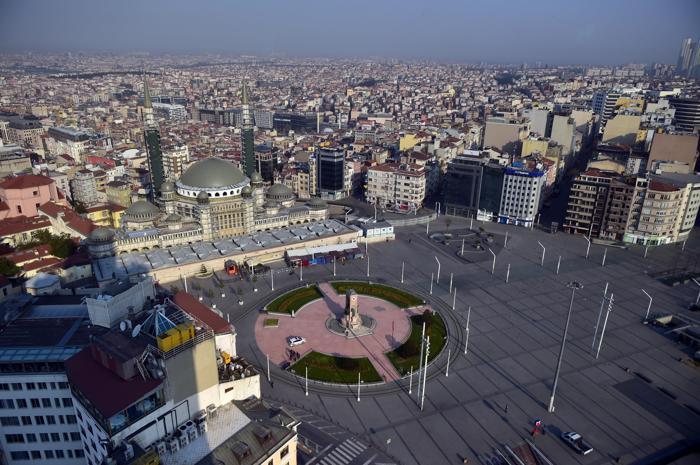 Sokağa çıkma yasağının ardından İstanbulda tarihi görüntüler