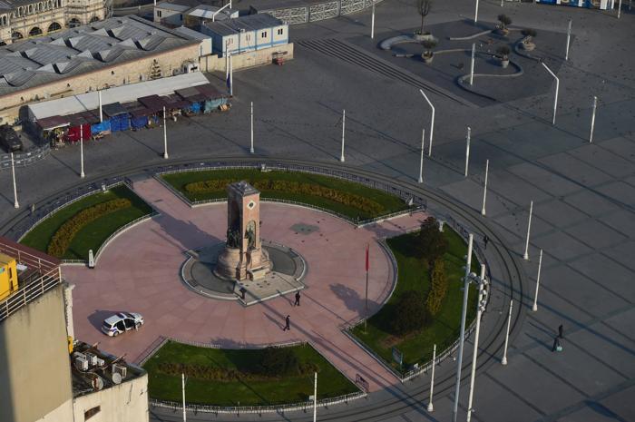 Sokağa çıkma yasağının ardından İstanbulda tarihi görüntüler
