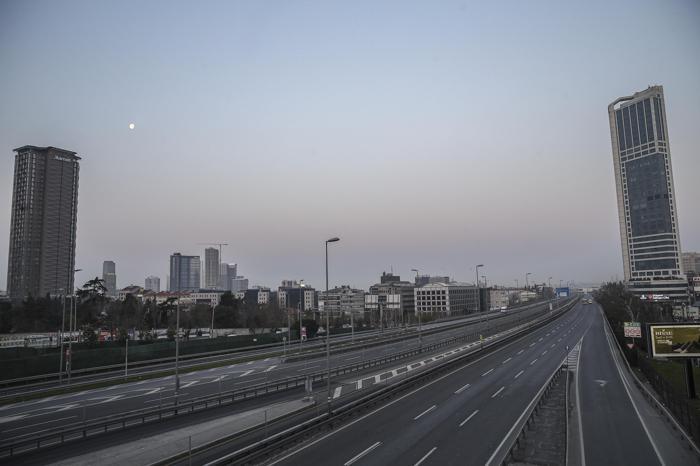 Sokağa çıkma yasağının ardından İstanbulda tarihi görüntüler