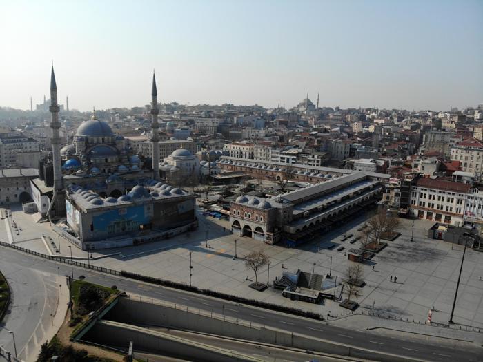Sokağa çıkma yasağının ardından İstanbulda tarihi görüntüler