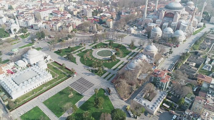 Sokağa çıkma yasağının ardından İstanbulda tarihi görüntüler