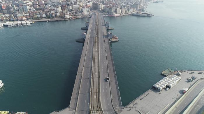 Sokağa çıkma yasağının ardından İstanbulda tarihi görüntüler