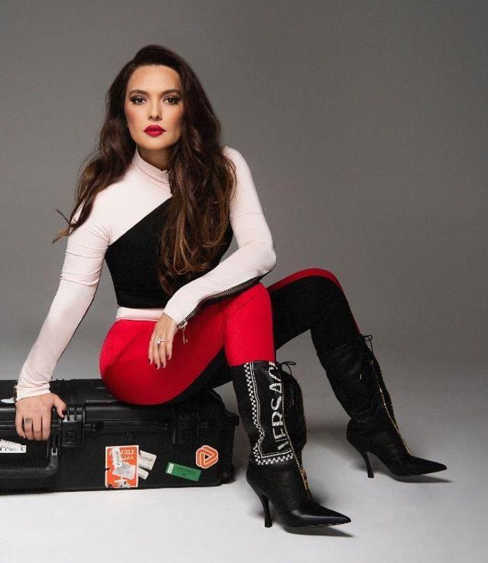 Demet Akalın: Kimseye zorla vicdan takamıyorsun