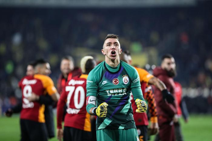 Galatasaray derbide Fenerbahçeyi devirdi İşte müthiş maçın hikayesi...