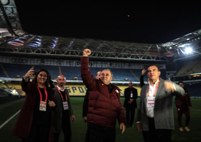 Galatasaray derbide Fenerbahçeyi devirdi İşte müthiş maçın hikayesi...