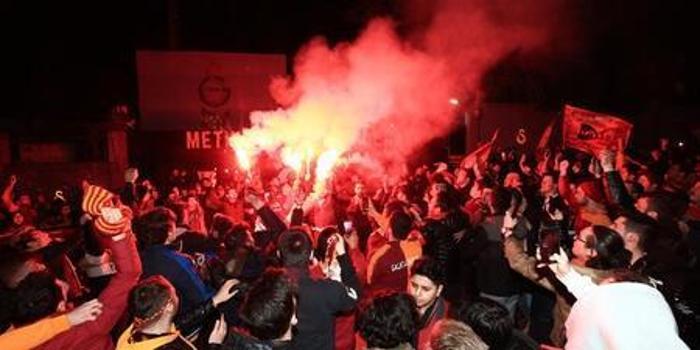 Galatasaray derbide Fenerbahçeyi devirdi İşte müthiş maçın hikayesi...