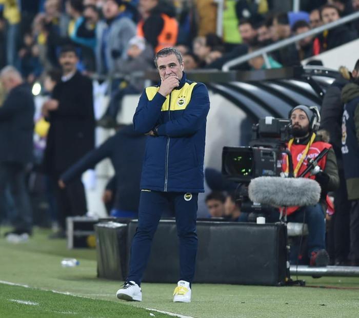 Fenerbahçe taraftarından flaş tepki: Ersun Yanal istifa