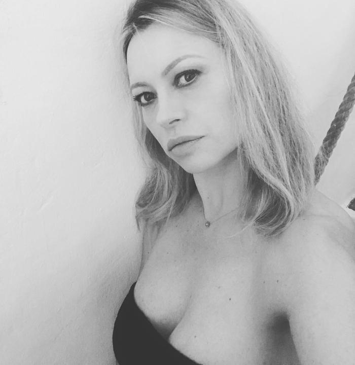 Ünlü model Anna Falchi, Lazionun Inter galibiyeti sonrası yine soyundu