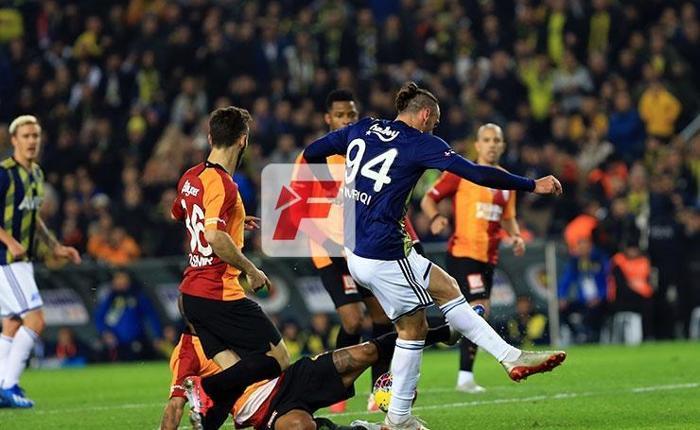 Fenerbahçe-Galatasaray derbisinden kareler Ozan Tufan-Fatih Terim gerilimi...