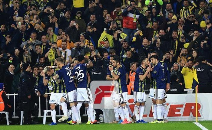 Fenerbahçe-Galatasaray derbisinden kareler Ozan Tufan-Fatih Terim gerilimi...