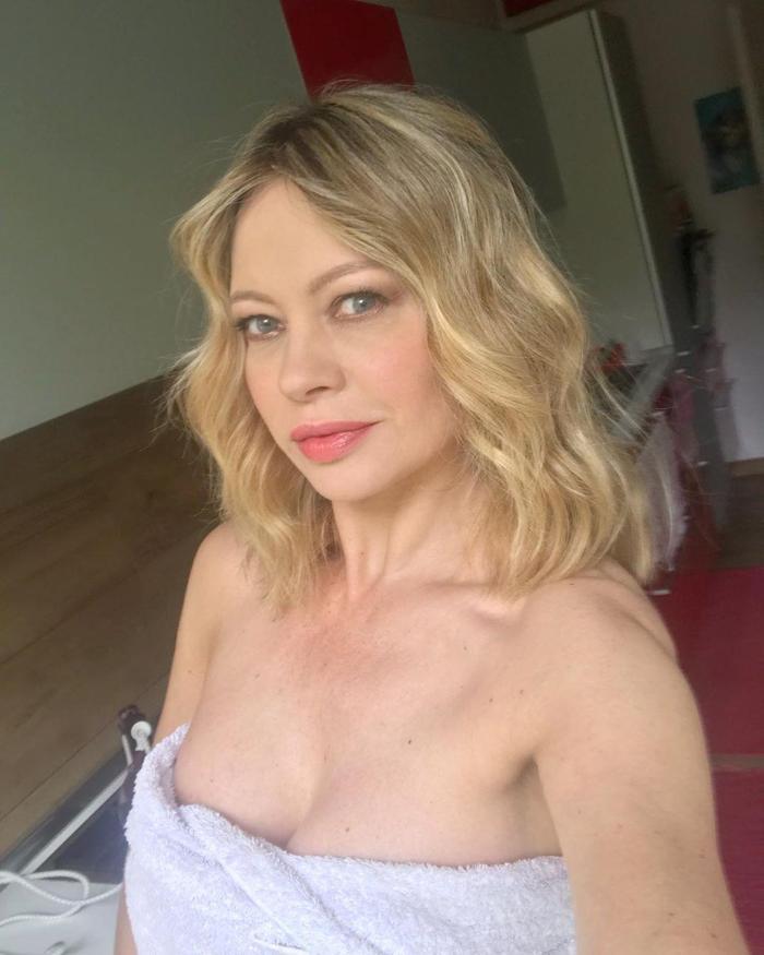 Ünlü model Anna Falchi, Lazionun Inter galibiyeti sonrası yine soyundu