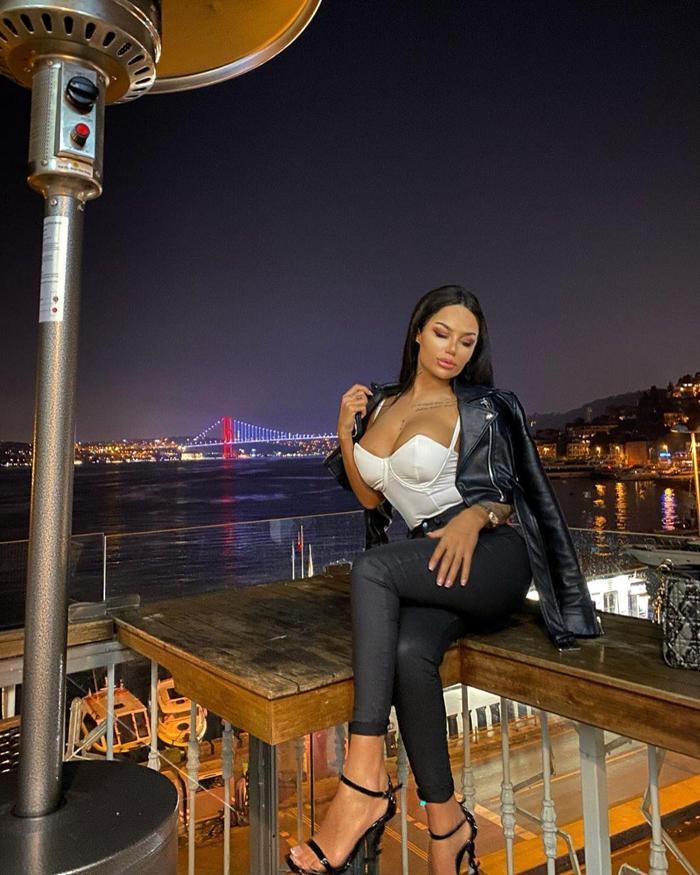 Enise Sude isimli Instagram kullanıcısı, Dorukhan Toközün attığı mesajları ifşa etti