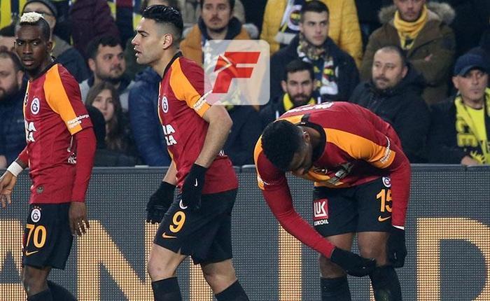 Fenerbahçe-Galatasaray derbisinden kareler Ozan Tufan-Fatih Terim gerilimi...