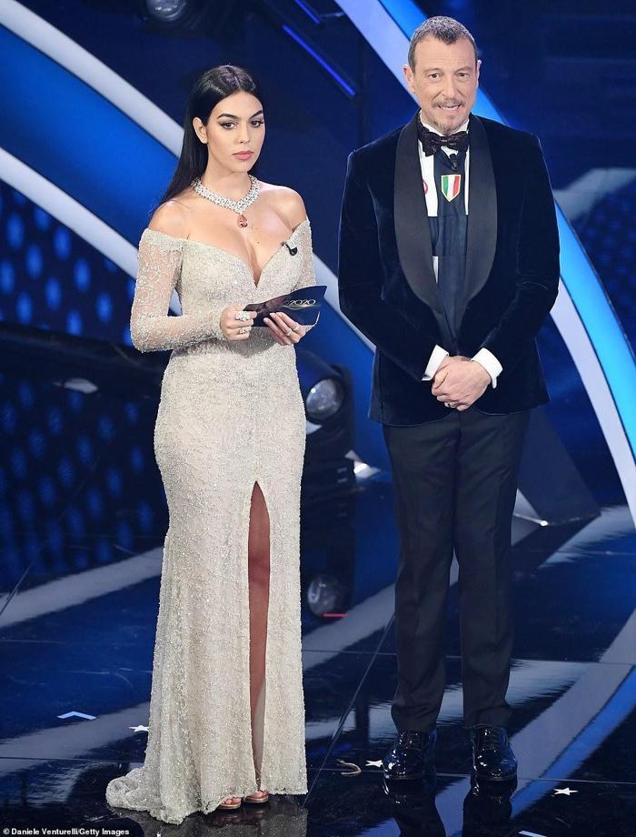 Cristiano Ronaldonun sevgilisi Georgina Rodriguezden sürpriz