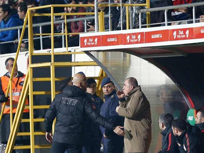 Galatasarayda Alanyaspor maçında Fatih Terim çılgına döndü